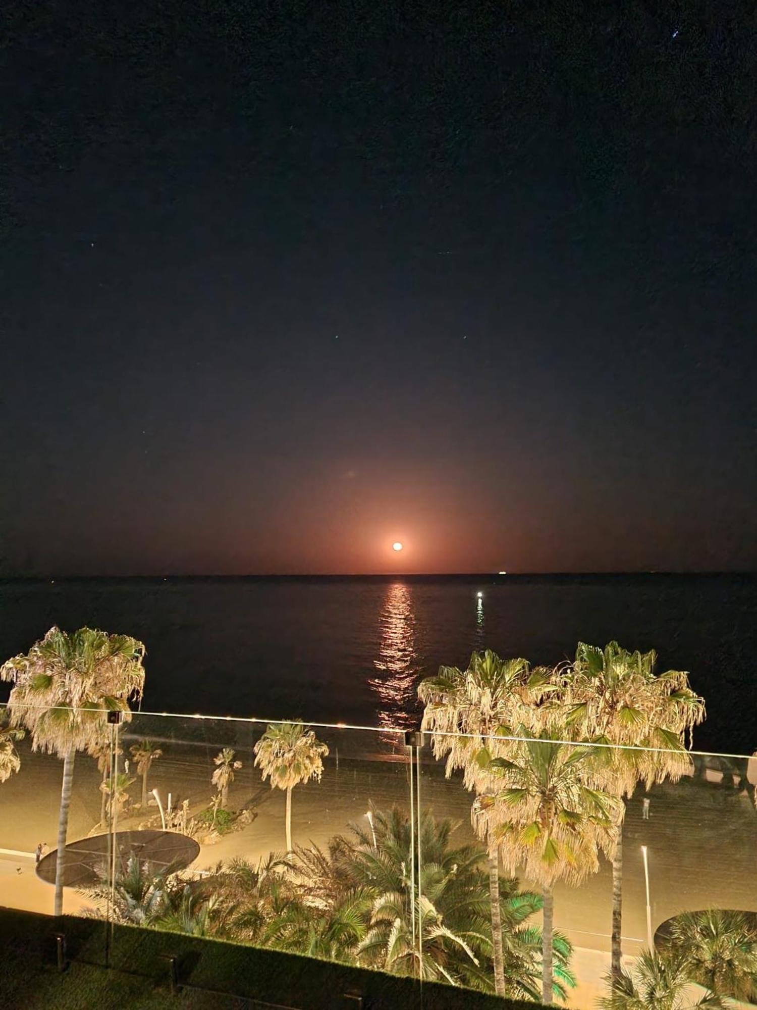 אסטפונה Sunnypalms - Beachfront Penthouse With Stunning Sea View מראה חיצוני תמונה