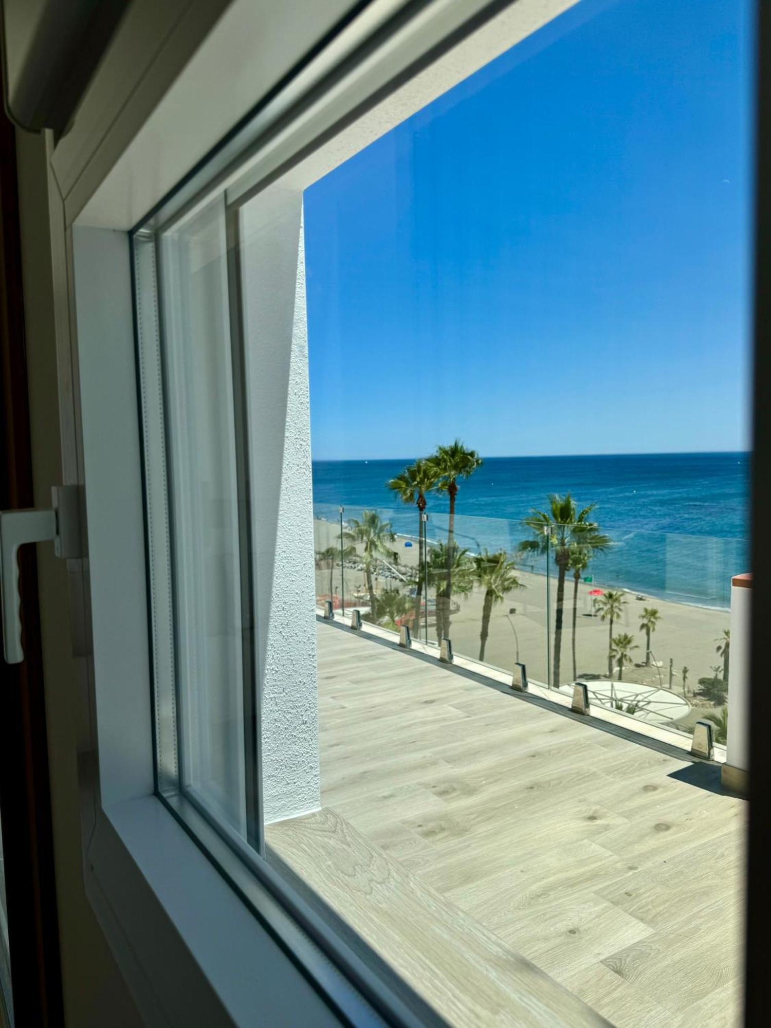 אסטפונה Sunnypalms - Beachfront Penthouse With Stunning Sea View מראה חיצוני תמונה