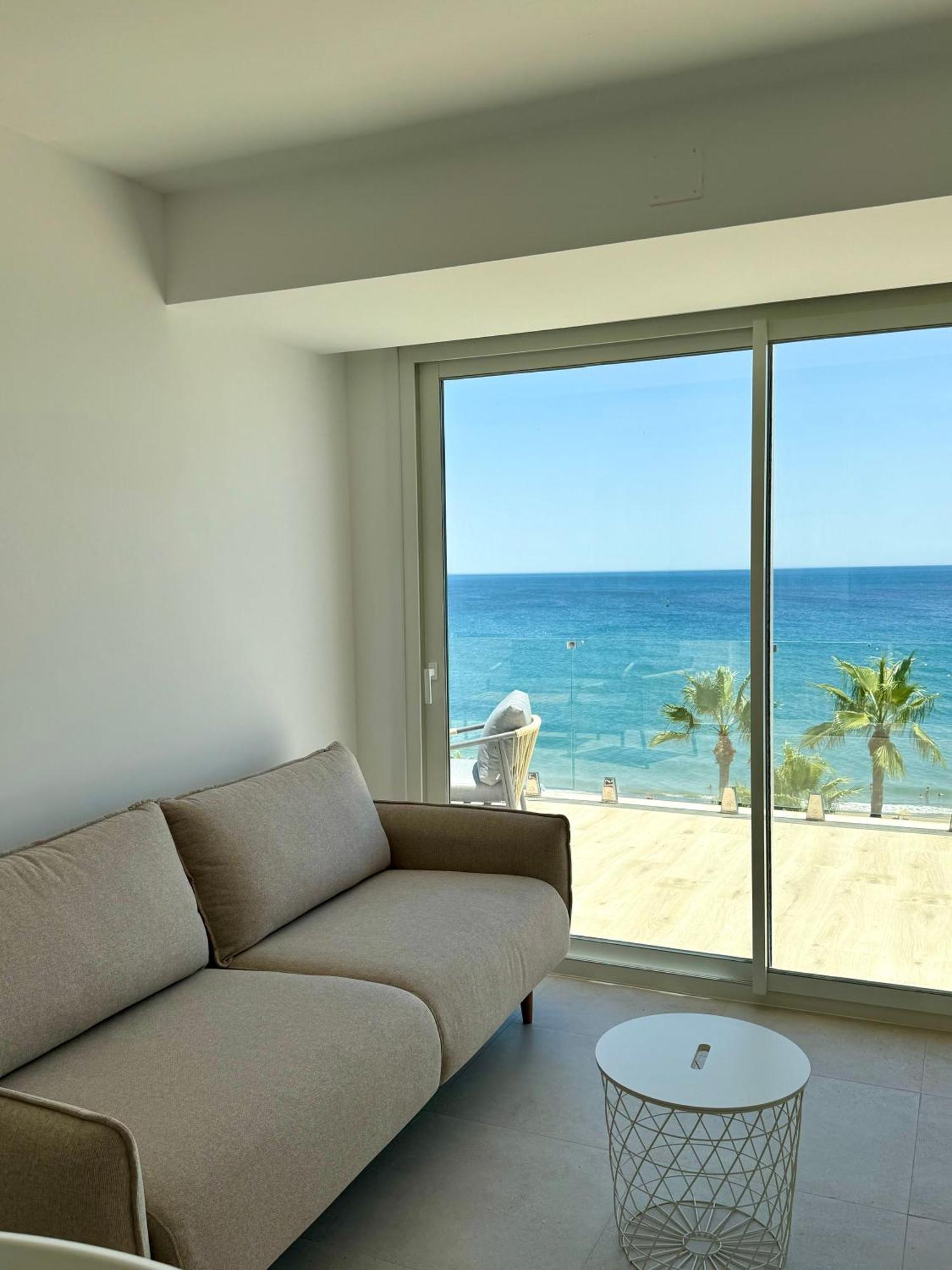 אסטפונה Sunnypalms - Beachfront Penthouse With Stunning Sea View מראה חיצוני תמונה
