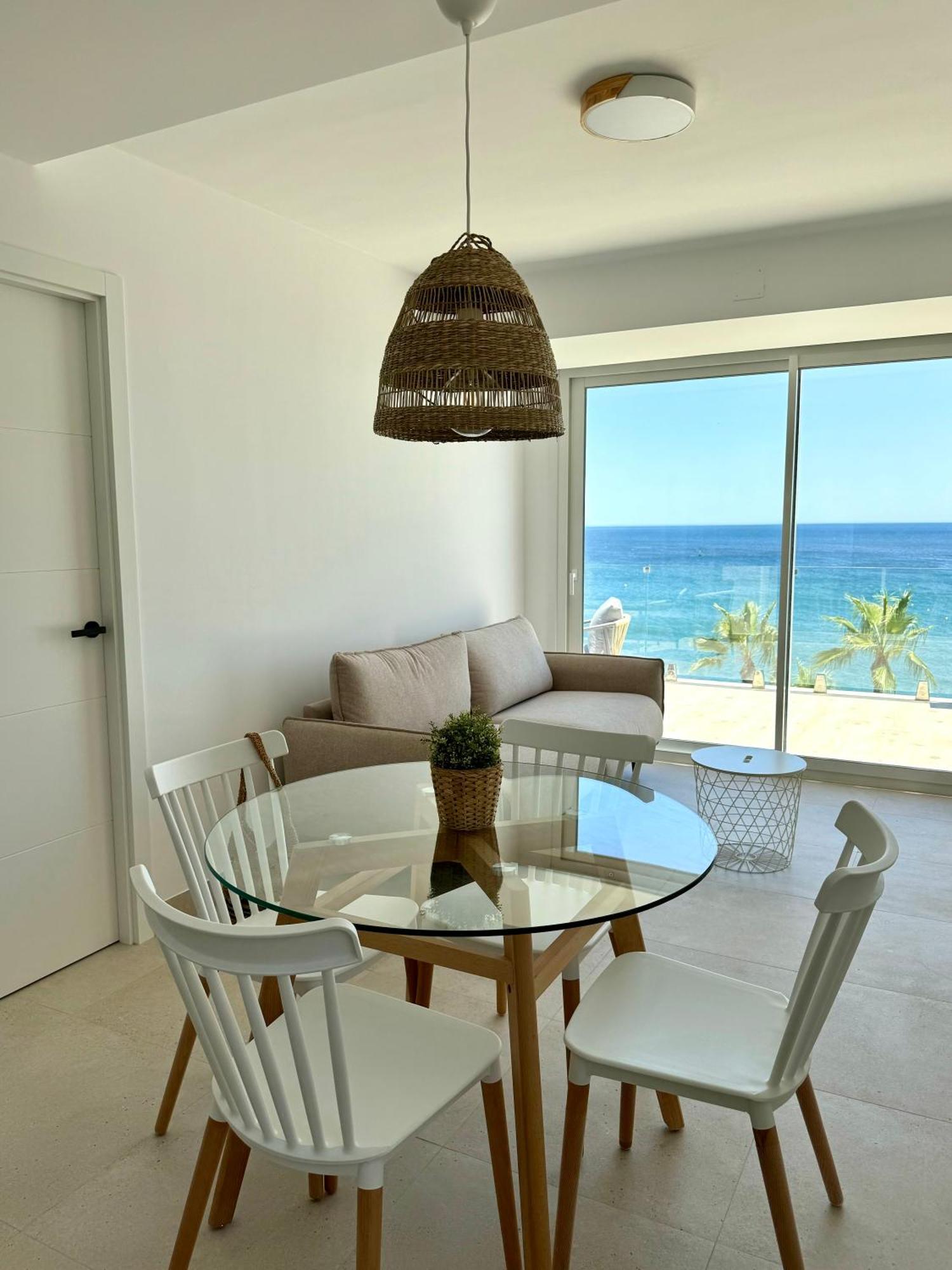 אסטפונה Sunnypalms - Beachfront Penthouse With Stunning Sea View מראה חיצוני תמונה