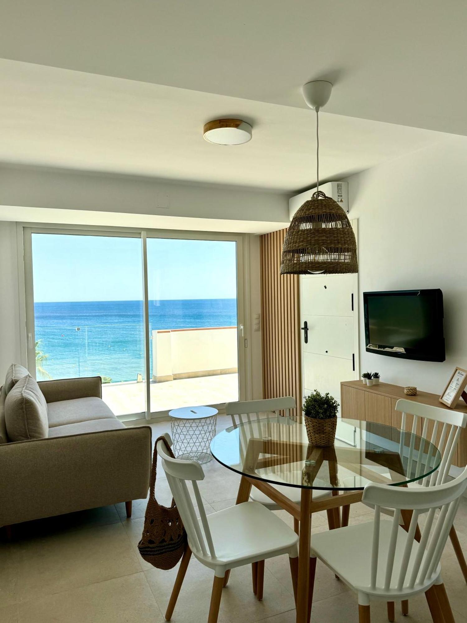 אסטפונה Sunnypalms - Beachfront Penthouse With Stunning Sea View מראה חיצוני תמונה