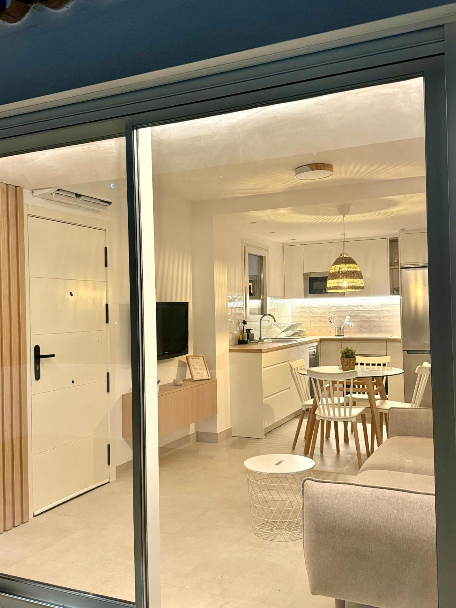 אסטפונה Sunnypalms - Beachfront Penthouse With Stunning Sea View מראה חיצוני תמונה