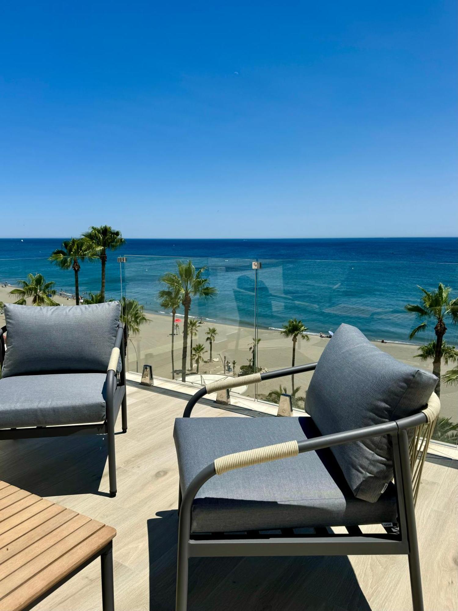 אסטפונה Sunnypalms - Beachfront Penthouse With Stunning Sea View מראה חיצוני תמונה