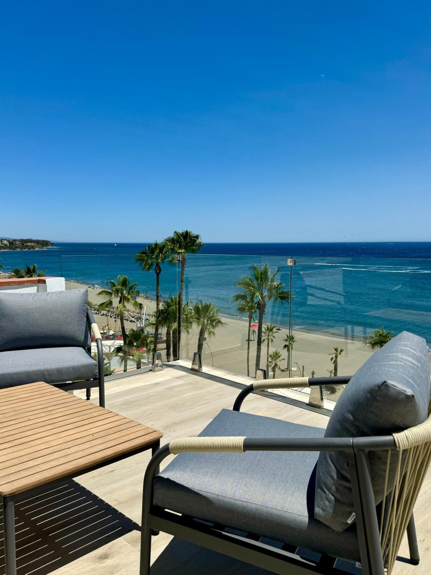 אסטפונה Sunnypalms - Beachfront Penthouse With Stunning Sea View מראה חיצוני תמונה