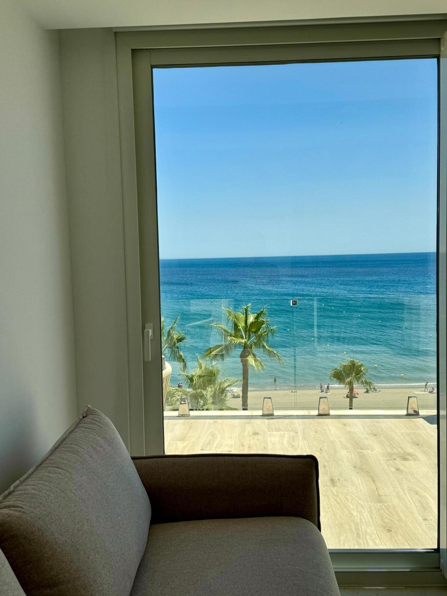 אסטפונה Sunnypalms - Beachfront Penthouse With Stunning Sea View מראה חיצוני תמונה