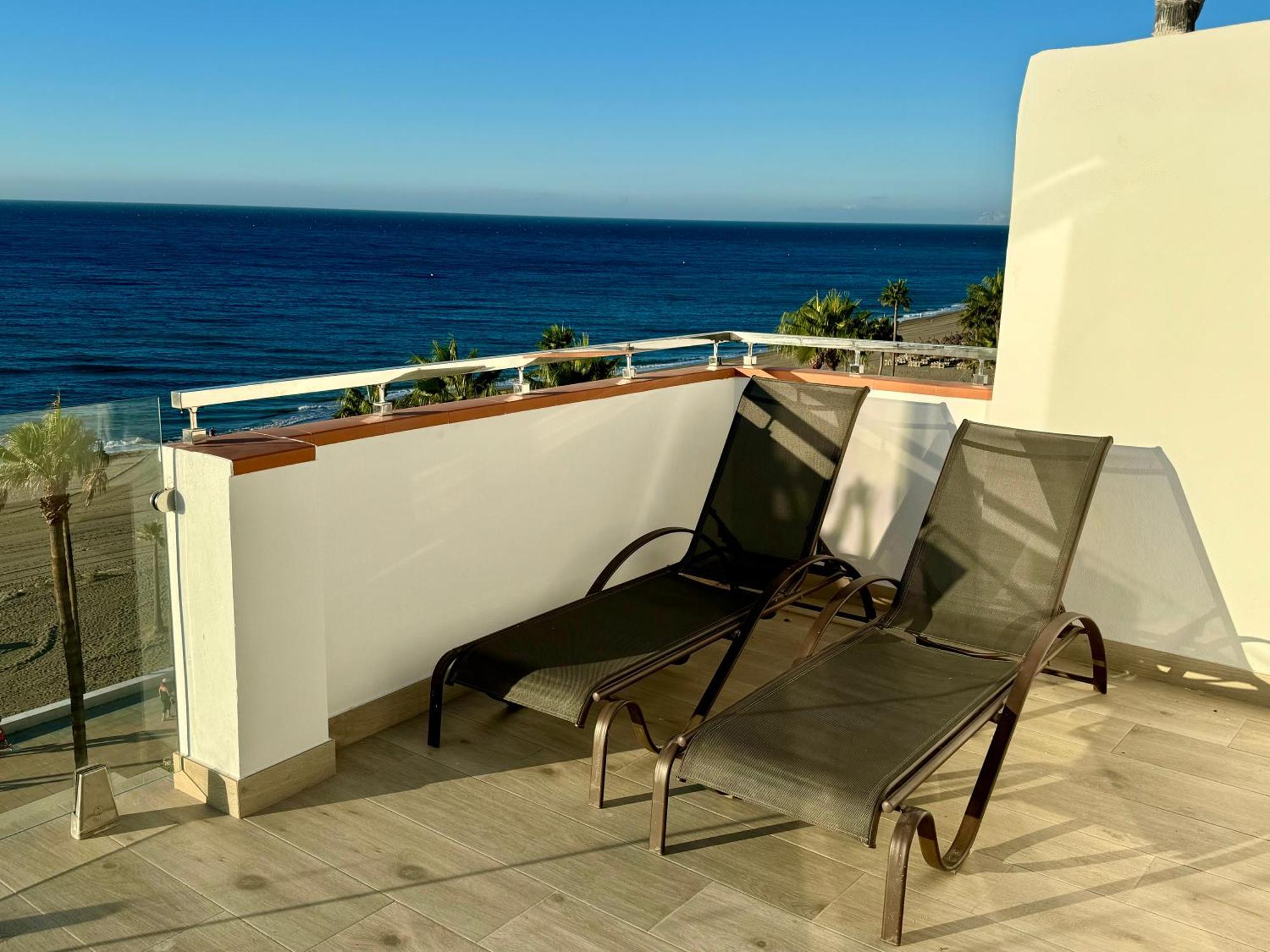 אסטפונה Sunnypalms - Beachfront Penthouse With Stunning Sea View מראה חיצוני תמונה